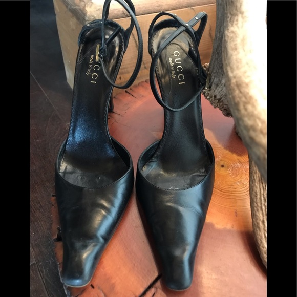 Vintage Gucci Black Leather Pumps - Picture 2 of 5